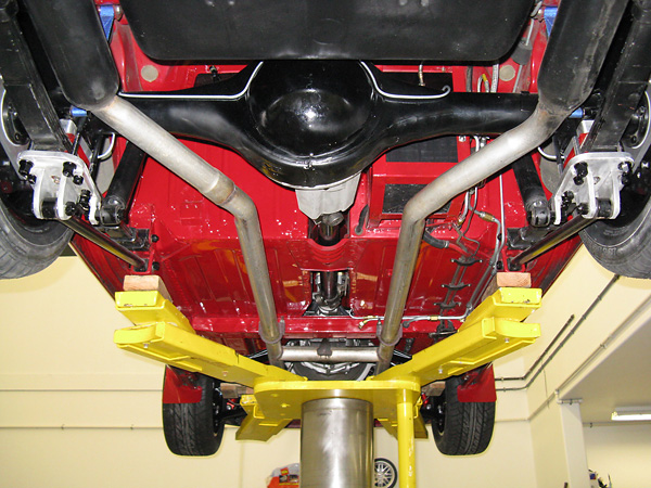 Mopar 8.75 rear axle: complete assembly weighs five pounds less than stock MGB rearend!